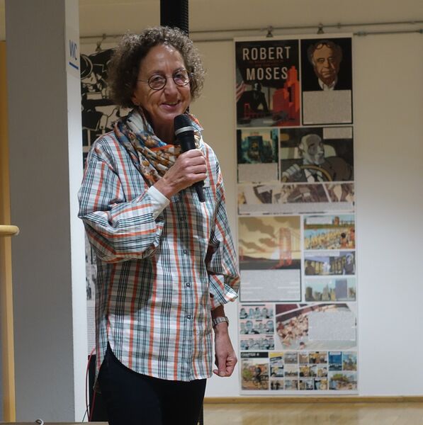 Bild:Begrüßung durch die Leiterin der Stadtbücherei Würzburg, Martha Maucher